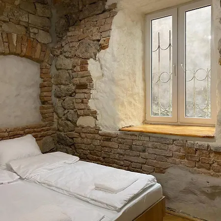 Apartman багатомісні на арсенальній Lviv